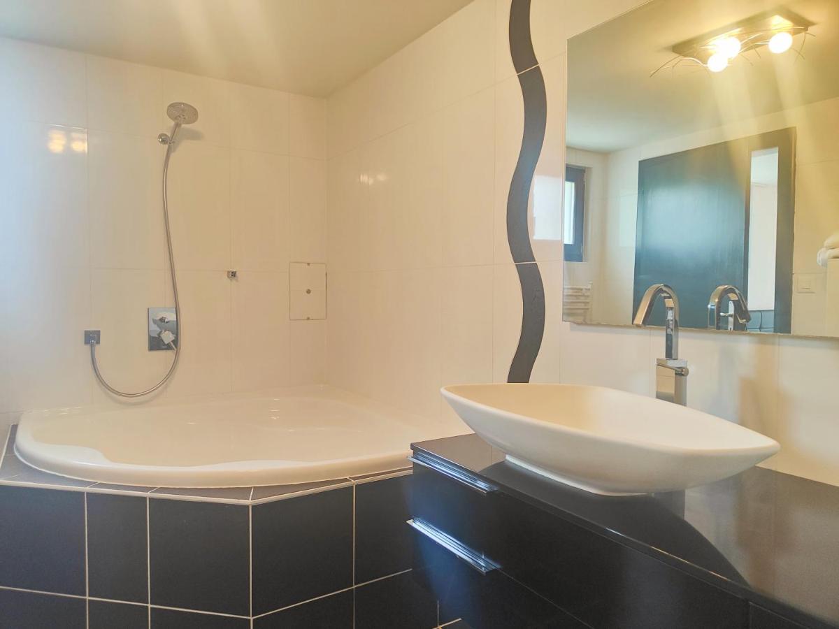 La Lapia Apartment Monthey Luaran gambar