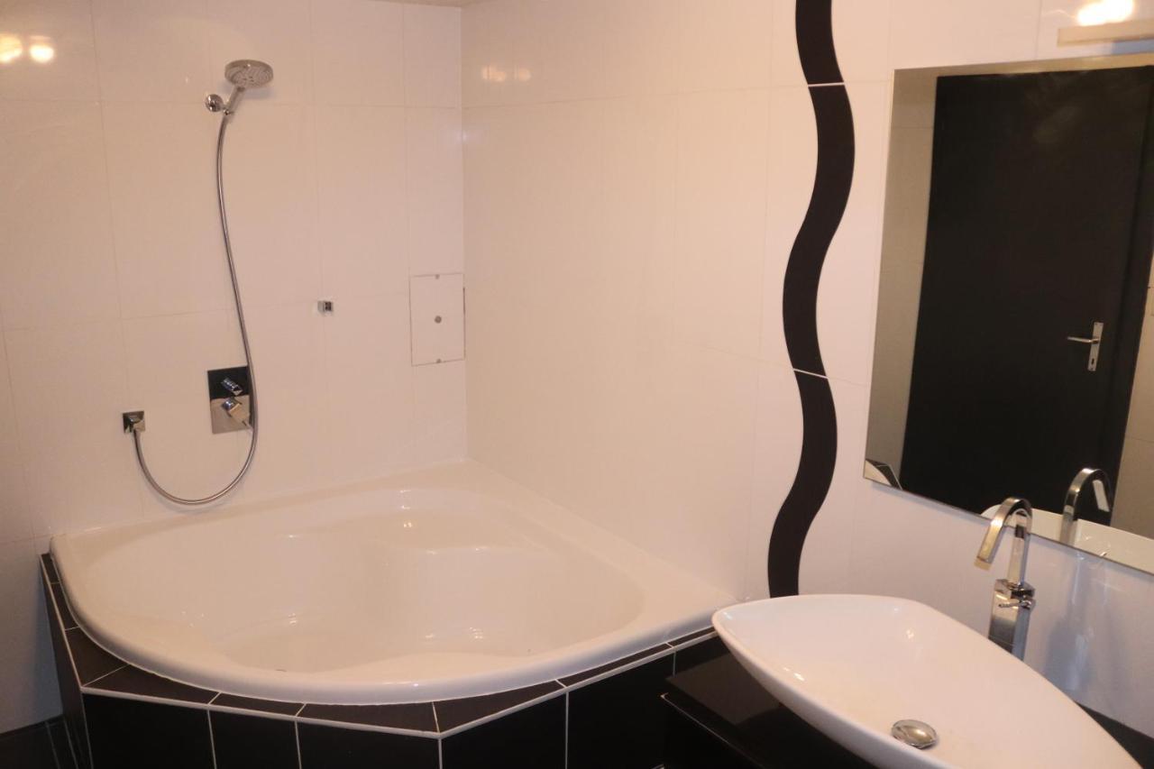 La Lapia Apartment Monthey Luaran gambar
